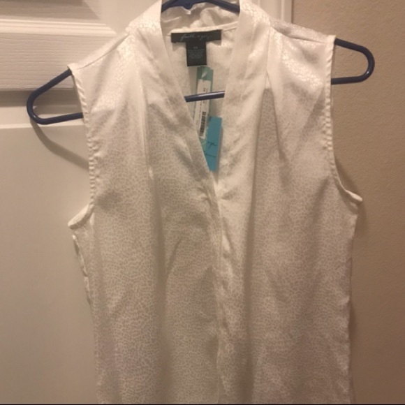 Stitch Fix Sadi Printed Split Neck Blouse - Picture 3 of 5